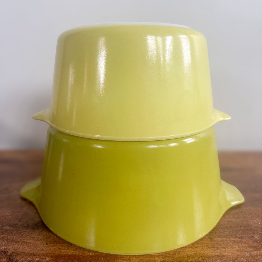 Vintage Pyrex Verde 473 and 474 Yellow and Green Casserole Dishes